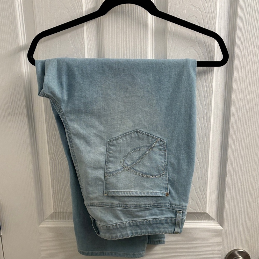 Women's CHICO'S Light Blue Denim Jeans Capri - Size 1X or 2X